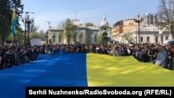 Акция возле парламента Украины в поддержку закона об украинском языке, Киев, 25 апреля 2019 года