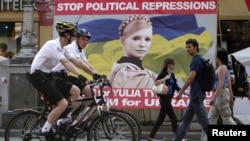 Kijev: Poster sa likom Julije Timošenko na kojem piše "Stop političkoj represiji"
