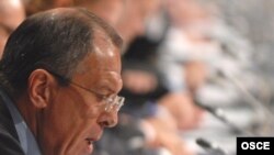 Орус тышкы иштер министри Сергей Лавров ЕККУдагы кесиптештерин европалык келишим түзүүгө көндүрө албады. 5-декабрь, 2008-ж.