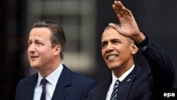 U.S. President Barack Obama (right) and British Prime Minister David Cameron leave 10 Downing Street toward the Foreign Office in London on April 22.