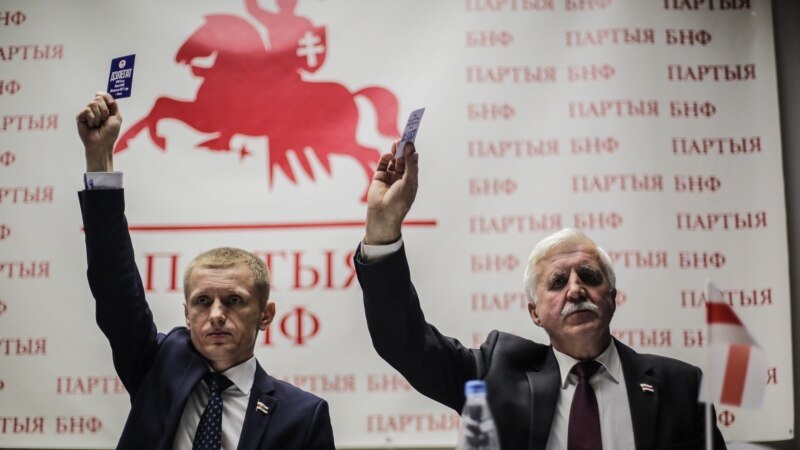 Лукашэнка падпісаў закон, які абавязвае партыі адчыняць свае аддзяленьні ў кожным трэцім раёне