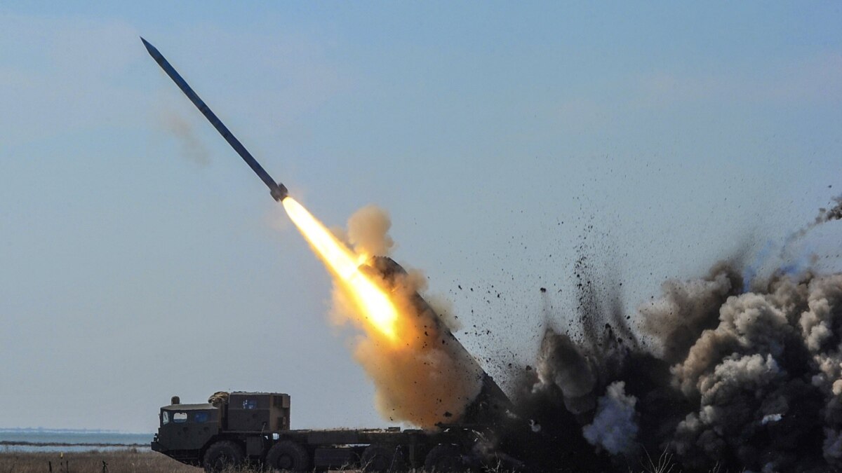 Куда сегодня попали российские ракеты. Крылатая ракета. Обломки ракеты. Куда сегодня попали российские ракеты. Ракета в небе.