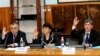 Убактылуу өкмөттүн мүчөлөрү: Өмүрбек Текебаев, Роза Отунбаева жана Алмазбек Атамбаев. 26-апрель, 2010-жыл