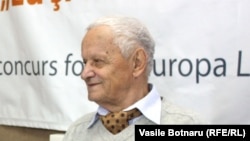 Vladimir Beșleagă la o dezbatere la Radio Europa Liberă
