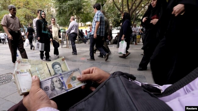 از آغاز روی کار آمدن دولت رئیسی، تنها در دو سال گذشته ارزش پول ملی ایران به کمتر از نصف رسیده است