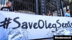 Beynəlxalq təşkilatlar Oleh Sentsov-un azad olunmasını tələ edirlər