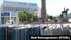 Еуразия экономикалық одағы құрылған күні Алматыдағы Тәуелсіздік алаңын полиция қоршап тастады. 29 мамыр 2014 жыл