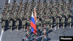 Armenia - Russian soldiers march in an Armenian military parade in Yerevan, 21Sep2016.