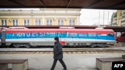 Вагон железнодорожного состава, который Белград хотел пустить в Косовскую Митровицу