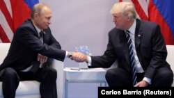 Ресей президенті Владимир Путин мен АҚШ президенті Дональд Трамп. Гамбург, 7 шілде 2017 жыл.