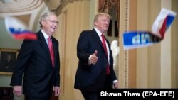 Mitch McConnell i predsjednik Donald Trump