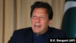 وزيراعظم عمران خان په دې اړه وضاحت او نور تفصيل ورنکړ چې عبوري صوبه څه معنا لري او کله به دا اقدام کوي.