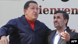 Iranian President Mahmud Ahmadinejad (right) and Venezuelan President Hugo Chavez (file photo)