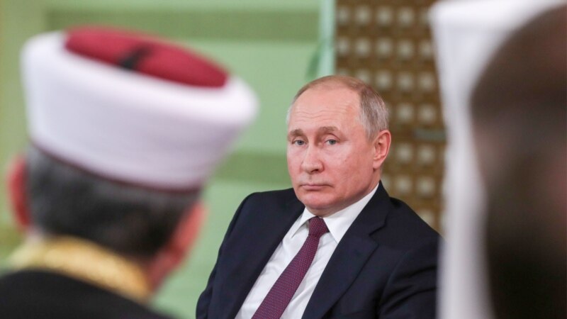 Putin içün toplağanlar: Qırımda Rusiye prezidentinen körüşecek cemaatçılar saylanğan edi