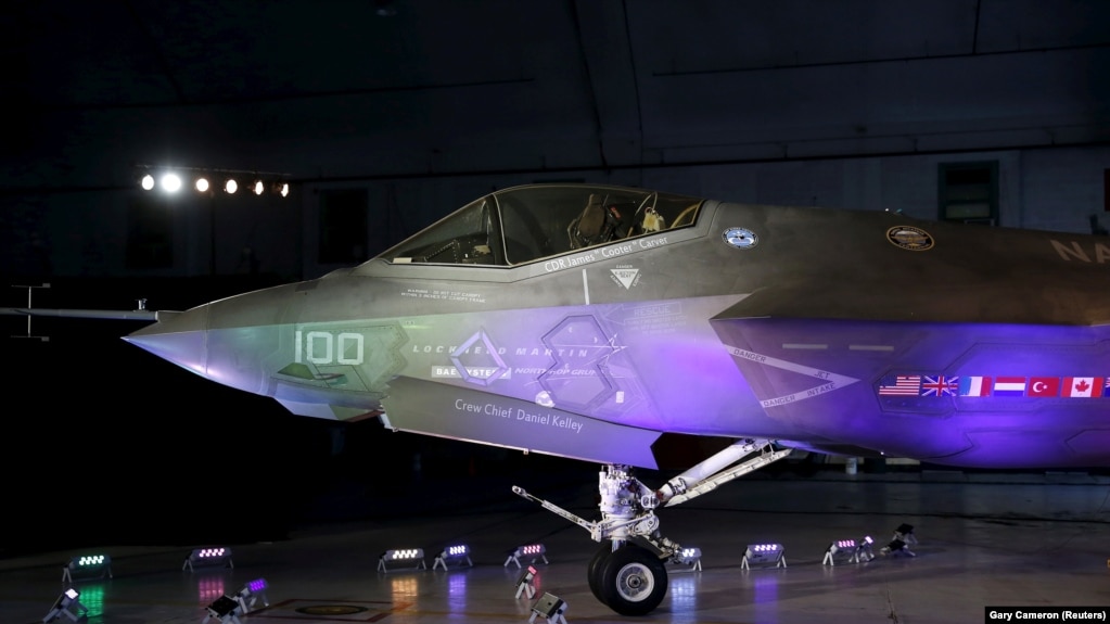 A Lockheed Martin F-35 Lightning II fighter jet 