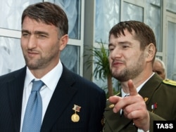 Адам Делимханов и экс-командир спецбатальона "Восток" Сулим Ямадаев, март 2009 года, Грозный