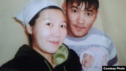 Қара колготкидегі кеуделі лесбиянкалар Қарбыз секс порно фото