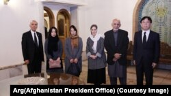 محمد‌اشرف غنی رئیس جمهور افغانستان در دیدار با دختر و همسر داکتر تیتسو ناکامورا 
