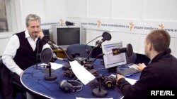 Олег Сысуев и Михаил Соколов в студии Радио Свобода