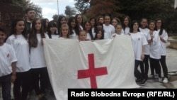 Архивска фотографија - Млади волонтери во општинската организација на Црвениот крст во Дебар.