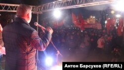 Мэр Новосибирска Анатолий Локоть на митинге