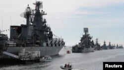 Nave militare rusești la Sevastopol, în Crimeea anexată de Rusia