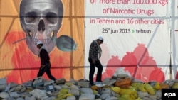 مراسم آتش زدن مواد مخدر در ایران