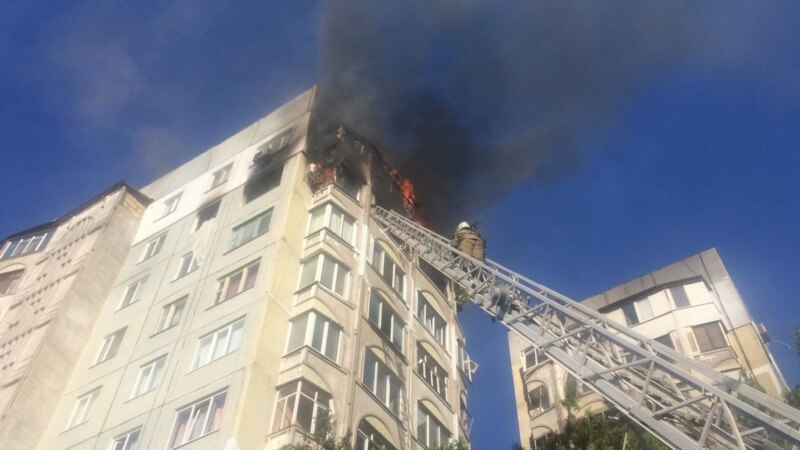 Перед пожаром в многоэтажке в Керчи произошел взрыв, пострадала женщина – власти 