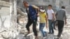 На развалинах одного из районов Алеппо