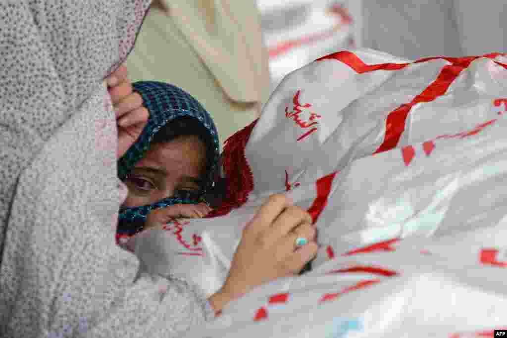 A child takes part as Shi'ite Muslims gather around the coffin of a bombing victim on the third day of protests following an attack on ethnic Hazaras in Quetta, Pakistan. (AFP/Banaras Khan)