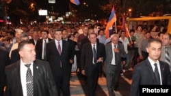 Armenia - Opposition leader Levon Ter-Pertosian leads an anti-government demonstration in Yerevan, 9Sept2011.