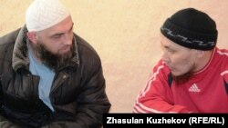 Ислам дінін ұстанушылар. Астана, 11 наурыз 2011 жыл. (Көрнекі сурет)