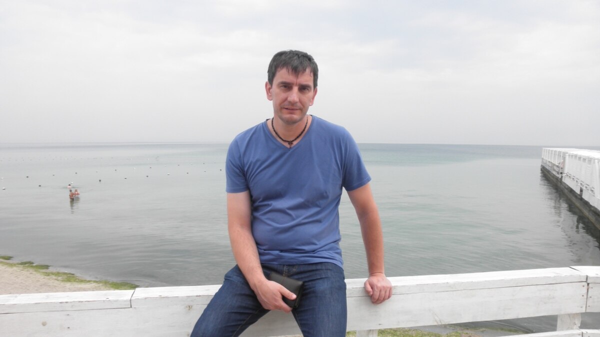 Суд в Минске приговорил журналиста Сергея Сацука к восьми годам заключения