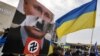 Путін і Гітлер в одному обличчі на плакаті, який несуть учасники акції на підтримку України, яка дає відсіч широкомасштабній агресії Росії. Тель Авів, Ізраїль. 20 березня 2022 року