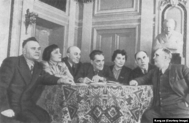 Фундатори театру імені Франка (крайній праворуч – Гнат Юра)