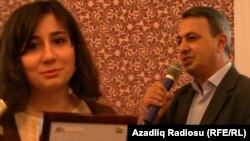 Vusala Alibayli and Huseynbala Salimov received their Media-Key 2011 awards in Baku on January 10. 
