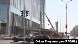 Астанадағы "Абу Даби Плаза" кешені құрылысы. 3 қыркүйек 2017 жыл.