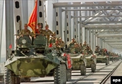 Sovet qoşunları Əfqanıstanı tərk edir - 1988