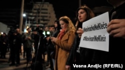 U ovogodišnjoj listi indeksa medijskih sloboda Reportera bez granica, Srbija se nalazi na 104. mestu, dok Crna Gora zauzima 41. mesto od ukupno 180 zemalja. Ilustrativna fotografija: protest novinara u Beogradu, februar 2016. 