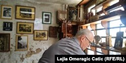 'Čekamo strance', kaže Mehmed Rešo, na fotografiji u svojoj zanatskoj radnji