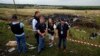 Наблюдатели ОБСЕ у места гибели малазийского Боинга 777 неподалеку от поселка Грабово 18 июля 2014 года