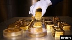 ოქროს ზოდები და მონეტები - საილუსტრაციო ფოტო