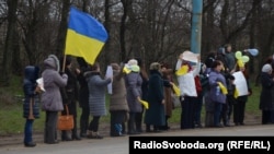 Акция крымских женщин против войны и оккупации, за мир и единство Украины, Симферополь, 8 марта 2014 года