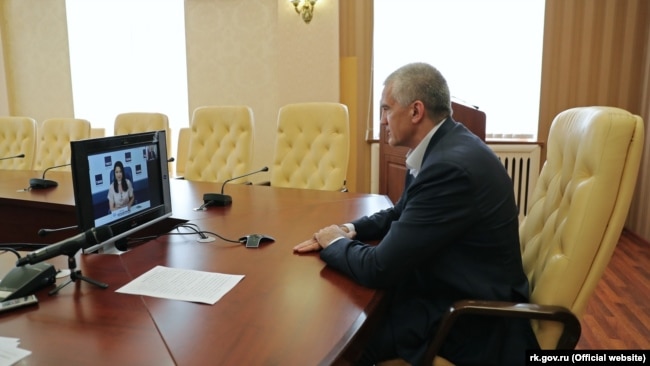 Российский глава Крыма Сергей Аксенов во время онлайн-пресс-конференции в российском информагентстве ТАСС