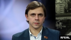 Також Андрій Кличков закликав повідомляти силовиків про знайдені безпілотники, схованки, замасковані камери і радіостанції