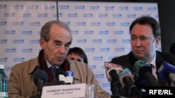 Robert Badinter a inspectat ca emisar UNICEF închisorile din R. Moldova în aprilie 2010.