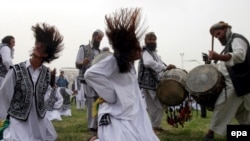 اتن یکی از رایج ترین رقص ها در افغانستان است که در نقاط مختلف این کشور به شکل های گوناگون اجرا میشود.