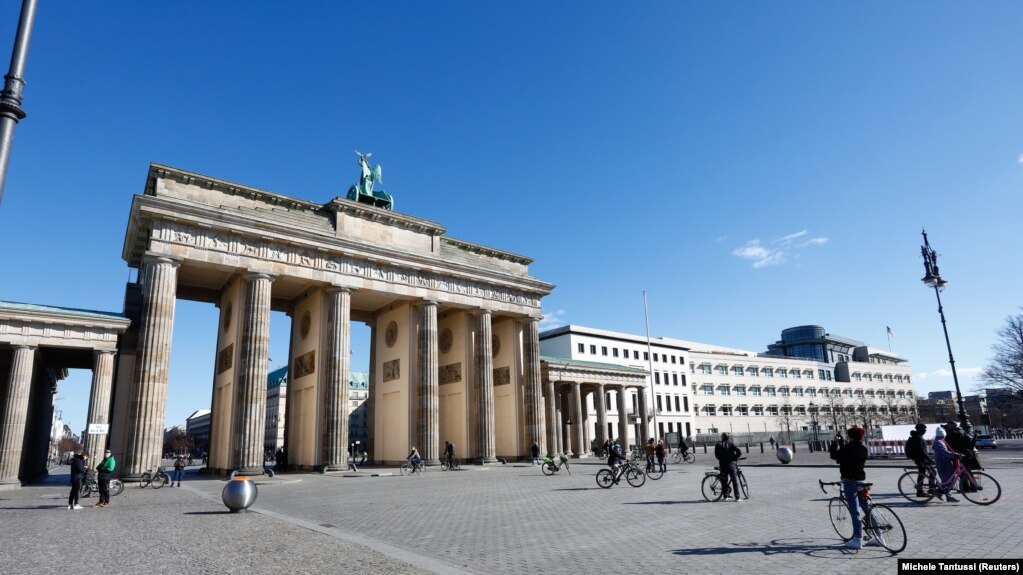 میادین اصلی و اماکن پرازدحام شهر برلین در هنگام شیوع ویروس کرونا از جمعیت خالی است