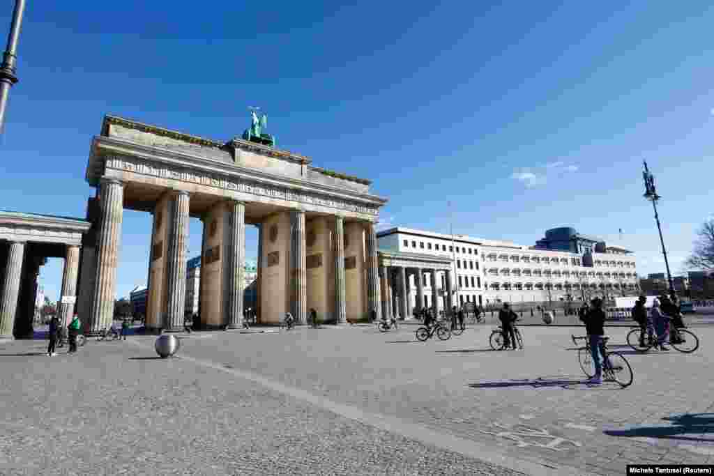 Germany - People stroll at the Pariser Platz in front of the Brandenburg gate in Berlin, 22Mar2020