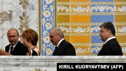 Çepden saga W.Putin, K.Aşton, A.Lukaşenka we P.Poroşenko, Minsk, 26-njy awgust, 2014.